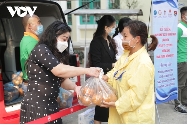 Giải cứu cam sành, phát miễn phí cho bệnh nhân tại Hà Nội - Ảnh 13.