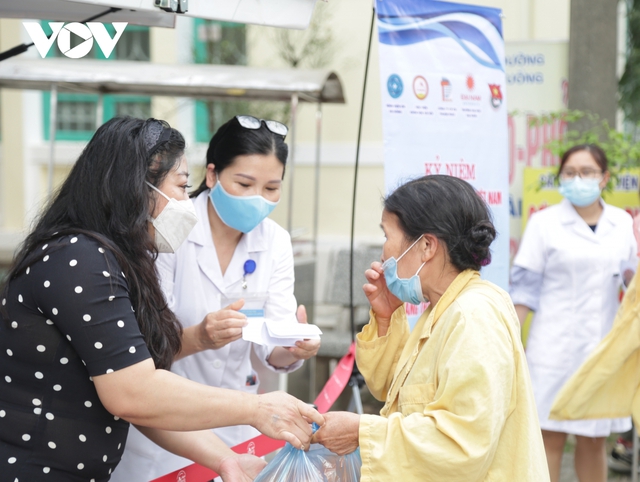 Giải cứu cam sành, phát miễn phí cho bệnh nhân tại Hà Nội - Ảnh 10.