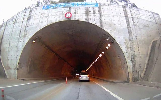 Đường hầm trên cao tốc Nội Bài - Lào Cai.
