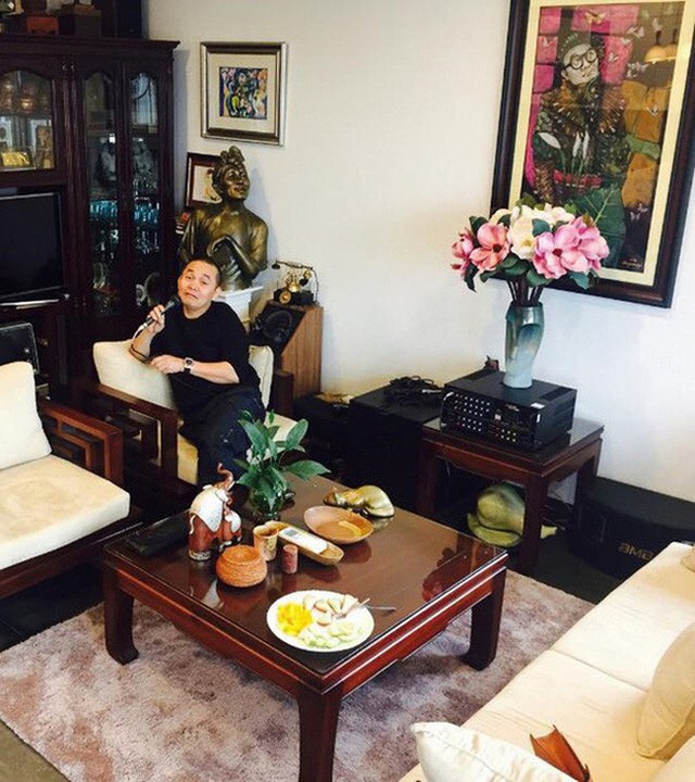 NSƯT Xuân Hinh có 2 căn nhà bạc tỷ, mê đồ hiệu, từng tặng fan điện thoại đắt tiền và kì nghỉ xa xỉ - Ảnh 1.