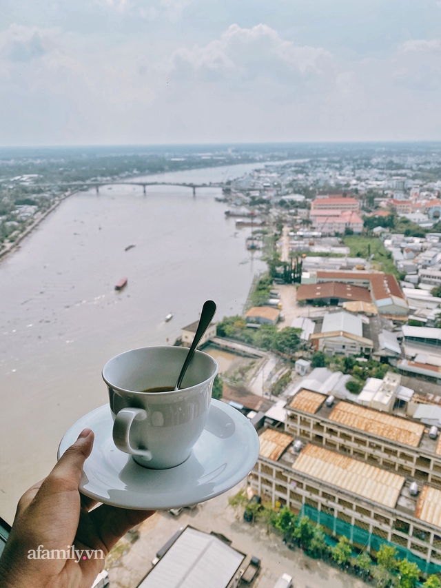 LÀNG ĐẠI GIA được bảo vệ chặt nhất Cần Thơ, toàn biệt phủ phong cách không có gì ngoài đất, cổng trước đậu ô tô, cổng sau đậu vài du thuyền vẫn còn rộng - Ảnh 2.