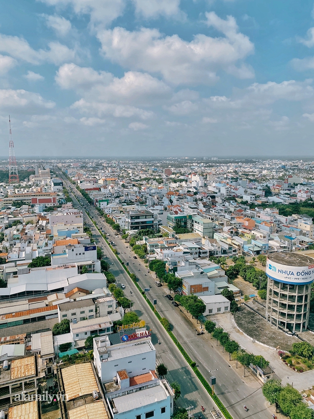 LÀNG ĐẠI GIA được bảo vệ chặt nhất Cần Thơ, toàn biệt phủ phong cách không có gì ngoài đất, cổng trước đậu ô tô, cổng sau đậu vài du thuyền vẫn còn rộng - Ảnh 3.