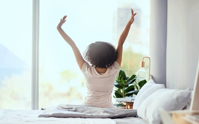 Quy trình 40 phút buổi sáng đơn giản giúp bạn thay đổi hoàn toàn cuộc sống: Thực hiện đủ 5 điều này để nạp năng lượng tích cực