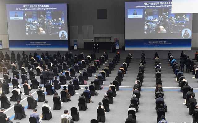 Đại hội cổ đông 'kỳ lạ' của Samsung: Số người tham dự giảm 1 nửa, Phó chủ tịch vắng mặt vì đang ngồi tù, người biểu tình phản đối rầm rộ ngay phía ngoài
