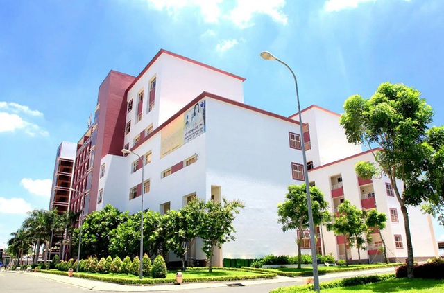 Một trường đại học khiến sinh viên mê mẩn vì quá đẹp: Được mệnh danh là Hồng lâu mộng của Sài Gòn, mỗi góc đều như tranh vẽ - Ảnh 2.