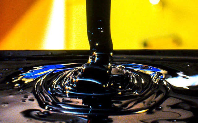 Giá dầu "bốc hơi" mạnh nhất trong hơn 1 năm, mất 7% sau 1 đêm