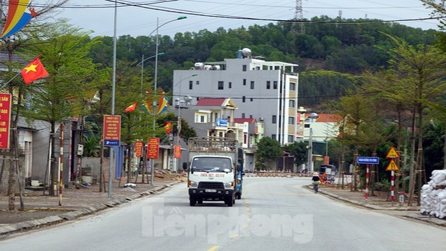 Toàn cảnh TP Chí Linh trước giờ gỡ phong tỏa - Ảnh 11.