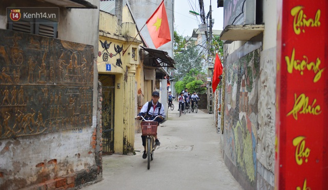 Người biến đồ phế thải thành tác phẩm nghệ thuật trên con đường làng ở Hà Nội: Lúc đầu, họ bảo chúng tôi bị điên - Ảnh 13.