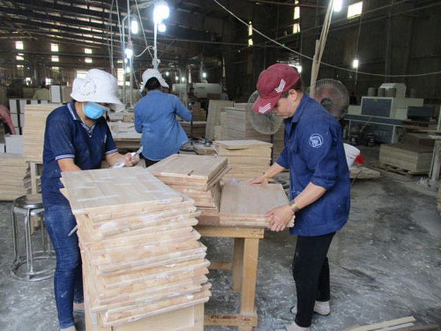 Ngành gỗ miệt mài xuất khẩu - Ảnh 1. Ngành gỗ miệt mài xuất khẩu - Ảnh 1.