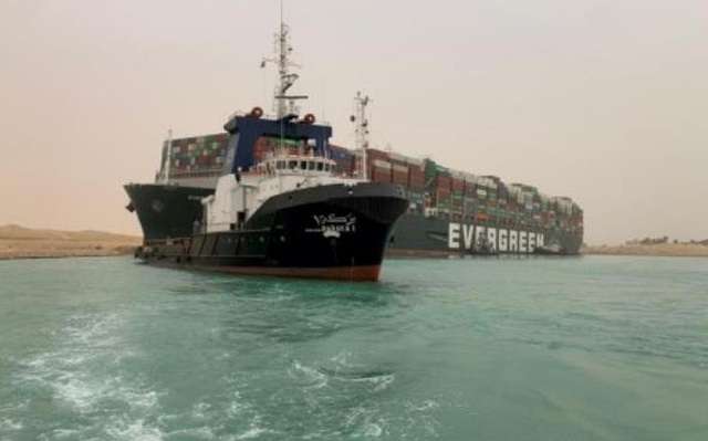 Siêu tàu đang mắc kẹt ở kênh đào Suez