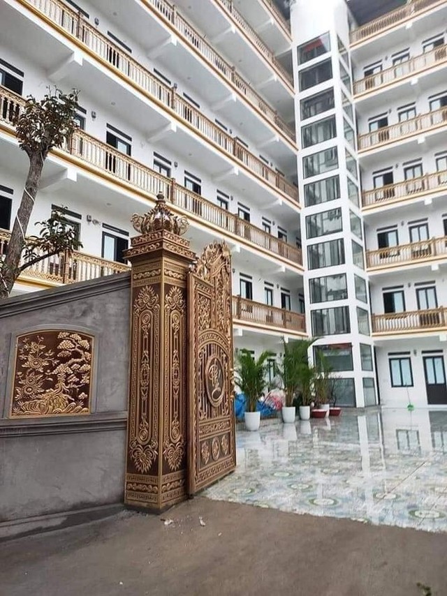 Xuất hiện khu trọ “đỉnh của chóp” tại Bắc Giang: Cổng dát vàng, thang máy, điều hoà đầy đủ - Ảnh 1. Xuất hiện khu trọ “đỉnh của chóp” tại Bắc Giang: Cổng dát vàng, thang máy, điều hoà đầy đủ - Ảnh 1.