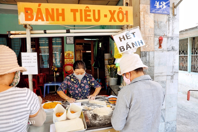 Hàng bánh tiêu CHẢNH nhất Việt Nam - mua được hay không là do nhân phẩm, dù chưa kịp mở cửa đã chính thức hết bánh khiến cả Vũng Tàu tới Sài Gòn phải xôn xao! - Ảnh 2.