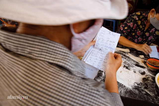 Hàng bánh tiêu CHẢNH nhất Việt Nam - mua được hay không là do nhân phẩm, dù chưa kịp mở cửa đã chính thức hết bánh khiến cả Vũng Tàu tới Sài Gòn phải xôn xao! - Ảnh 13. Hàng bánh tiêu CHẢNH nhất Việt Nam - mua được hay không là do nhân phẩm, dù chưa kịp mở cửa đã chính thức hết bánh khiến cả Vũng Tàu tới Sài Gòn phải xôn xao! - Ảnh 13.