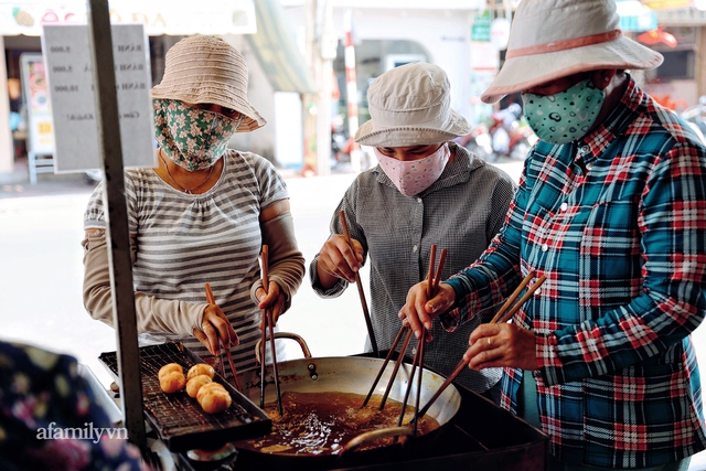 Hàng bánh tiêu CHẢNH nhất Việt Nam - mua được hay không là do nhân phẩm, dù chưa kịp mở cửa đã chính thức hết bánh khiến cả Vũng Tàu tới Sài Gòn phải xôn xao! - Ảnh 14.