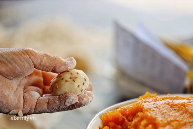 Hàng bánh tiêu CHẢNH nhất Việt Nam - mua được hay không là do nhân phẩm, dù chưa kịp mở cửa đã chính thức hết bánh khiến cả Vũng Tàu tới Sài Gòn phải xôn xao! - Ảnh 16. Hàng bánh tiêu CHẢNH nhất Việt Nam - mua được hay không là do nhân phẩm, dù chưa kịp mở cửa đã chính thức hết bánh khiến cả Vũng Tàu tới Sài Gòn phải xôn xao! - Ảnh 16.
