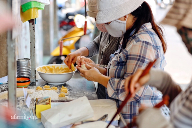 Hàng bánh tiêu CHẢNH nhất Việt Nam - mua được hay không là do nhân phẩm, dù chưa kịp mở cửa đã chính thức hết bánh khiến cả Vũng Tàu tới Sài Gòn phải xôn xao! - Ảnh 20.