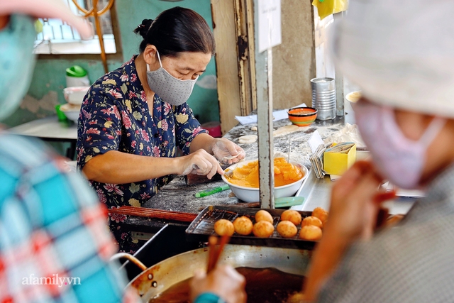 Hàng bánh tiêu CHẢNH nhất Việt Nam - mua được hay không là do nhân phẩm, dù chưa kịp mở cửa đã chính thức hết bánh khiến cả Vũng Tàu tới Sài Gòn phải xôn xao! - Ảnh 3.