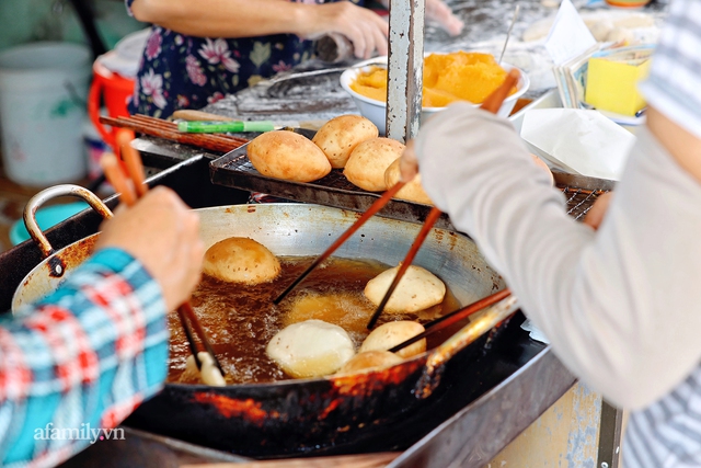 Hàng bánh tiêu CHẢNH nhất Việt Nam - mua được hay không là do nhân phẩm, dù chưa kịp mở cửa đã chính thức hết bánh khiến cả Vũng Tàu tới Sài Gòn phải xôn xao! - Ảnh 23.