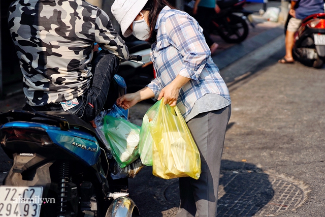 Hàng bánh tiêu CHẢNH nhất Việt Nam - mua được hay không là do nhân phẩm, dù chưa kịp mở cửa đã chính thức hết bánh khiến cả Vũng Tàu tới Sài Gòn phải xôn xao! - Ảnh 29.