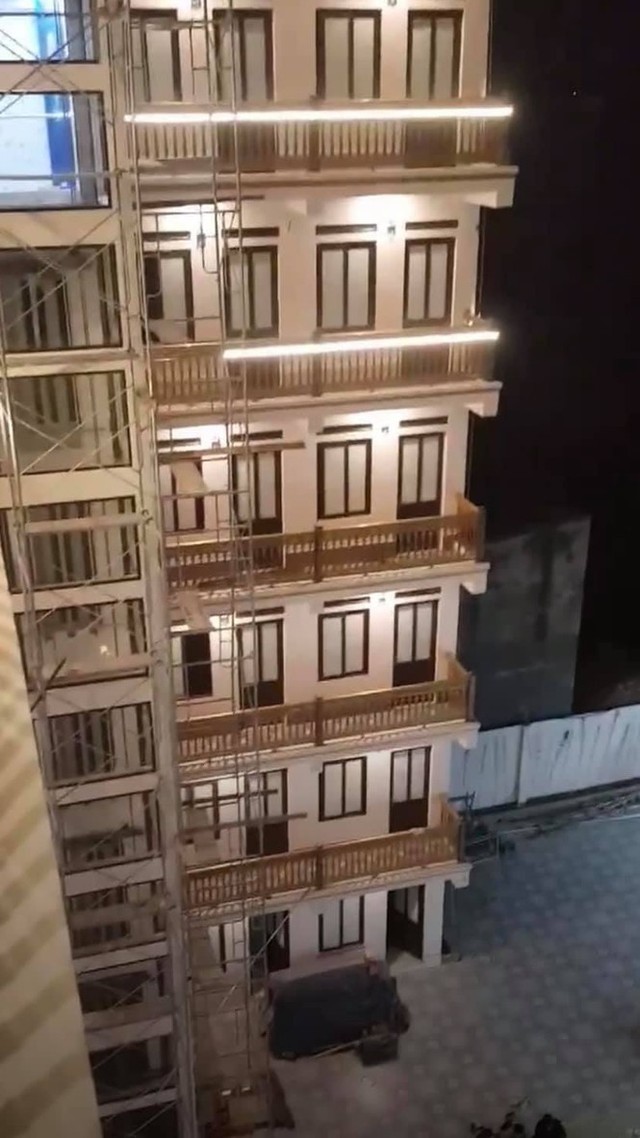 Xuất hiện khu trọ “đỉnh của chóp” tại Bắc Giang: Cổng dát vàng, thang máy, điều hoà đầy đủ - Ảnh 4. Xuất hiện khu trọ “đỉnh của chóp” tại Bắc Giang: Cổng dát vàng, thang máy, điều hoà đầy đủ - Ảnh 4.