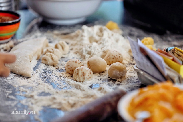 Hàng bánh tiêu CHẢNH nhất Việt Nam - mua được hay không là do nhân phẩm, dù chưa kịp mở cửa đã chính thức hết bánh khiến cả Vũng Tàu tới Sài Gòn phải xôn xao! - Ảnh 9. Hàng bánh tiêu CHẢNH nhất Việt Nam - mua được hay không là do nhân phẩm, dù chưa kịp mở cửa đã chính thức hết bánh khiến cả Vũng Tàu tới Sài Gòn phải xôn xao! - Ảnh 9.