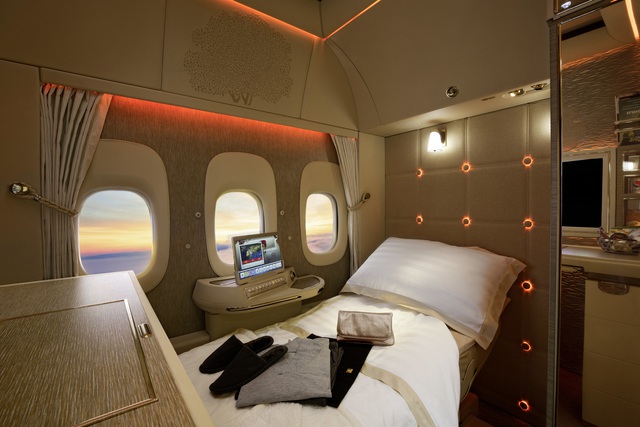 3 chiếc giường đắt đỏ cung cấp không gian ông hoàng trên bầu trời với giá tới hàng tỷ đồng/chuyến đi - Ảnh 1.