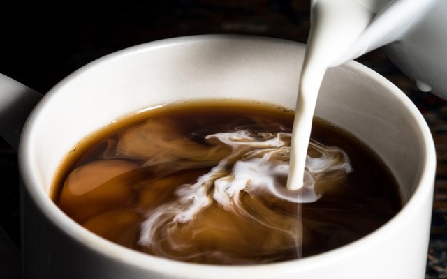 Vì sao không nên pha cà phê với sữa đặc, đường trắng? Top 5 nguyên liệu pha cà phê tồi tệ nhất