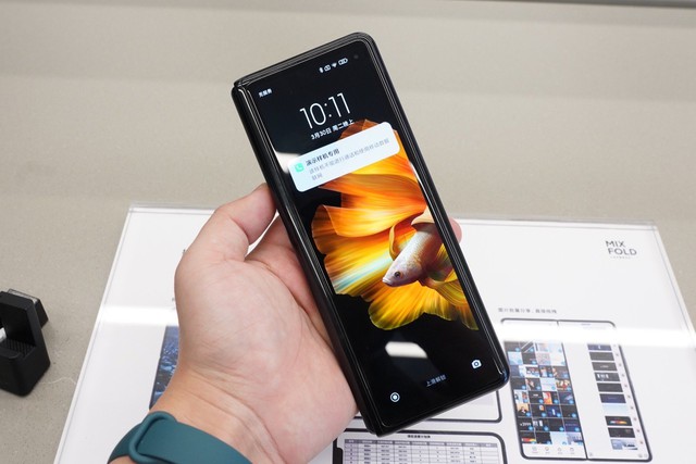 Tung điện thoại màn hình gập giá tối đa 2.000 USD, Xiaomi quyết đấu Samsung, Huawei - Ảnh 4.
