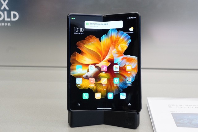 Tung điện thoại màn hình gập giá tối đa 2.000 USD, Xiaomi quyết đấu Samsung, Huawei - Ảnh 2.