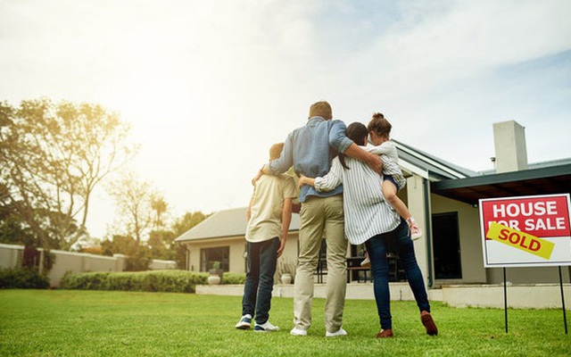 Cám cảnh thế hệ trung niên Mỹ: 'Giật gấu vá vai' cố sở hữu một căn nhà để rồi cật lực làm tối ngày trả nợ, không thể hưởng thụ hay tiết kiệm