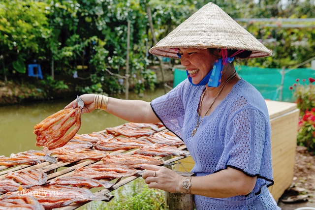 Ly kỳ hàng nghìn con CÁ LÓC BIẾT BAY khi nghe tiếng chủ ở Cồn Sơn và chuyện tình của ông Vua cá dành cho vợ: Làm gì làm, sáng ra phải hun bả một cái! - Ảnh 13.