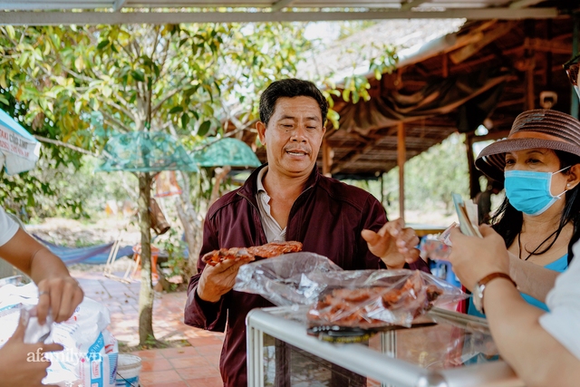 Ly kỳ hàng nghìn con CÁ LÓC BIẾT BAY khi nghe tiếng chủ ở Cồn Sơn và chuyện tình của ông Vua cá dành cho vợ: Làm gì làm, sáng ra phải hun bả một cái! - Ảnh 14.