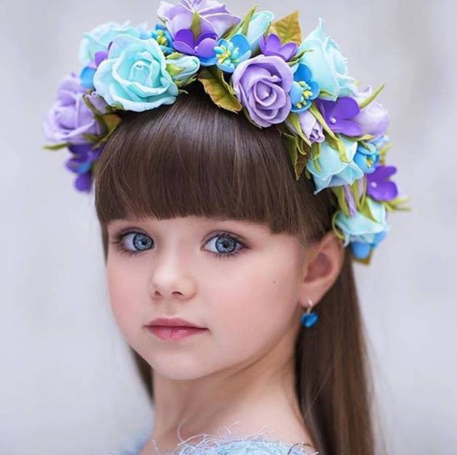 Cô bé người Nga được mệnh danh đẹp nhất thế giới 4 năm trước: Hiện tại vẫn gây sốt vì quá xinh đẹp, bất ngờ nhất là chuyện học hành - Ảnh 3.