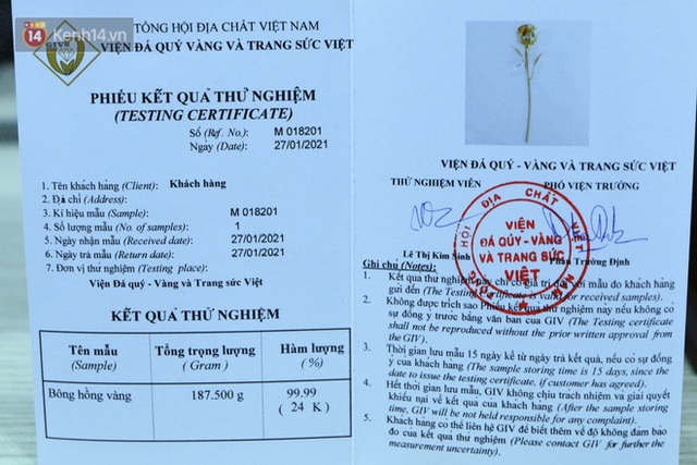 Cận cảnh hoa hồng đúc vàng giá 330 triệu đồng được đại gia Hải Phòng mua làm quà tặng ngày 8/3 - Ảnh 7.