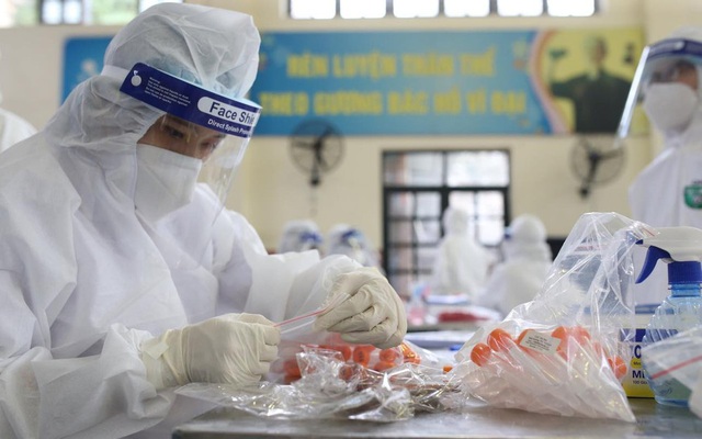 Hà Nội xét nghiệm SARS-CoV-2 cho hơn 4000 người nguy cơ tại cộng đồng từ 11/3