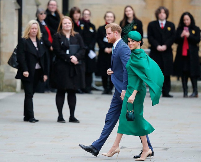 Tròn 1 năm chính thức dứt áo ra đi: Vợ chồng Meghan Markle gặt hái vô số thành công nhưng mang danh kẻ phản bội - Ảnh 1. Tròn 1 năm chính thức dứt áo ra đi: Vợ chồng Meghan Markle gặt hái vô số thành công nhưng mang danh kẻ phản bội - Ảnh 1.