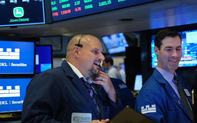 Cổ phiếu công nghệ thăng hoa, S&P 500 lần đầu tiên vượt mốc 4.000 điểm