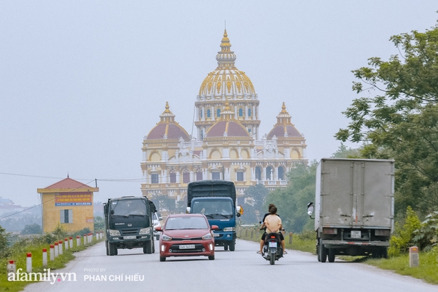 Đến thăm tòa lâu đài khủng nhất tỉnh Hưng Yên, vị đại gia nổi tiếng giản dị bật mí về giá trị thực sự của công trình làm nhiều người khó tưởng tượng - Ảnh 2.