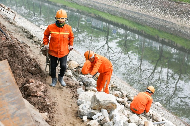  Hệ thống cống ngầm gom nước thải giải cứu sông Tô Lịch được lắp đặt ra sao?  - Ảnh 5.