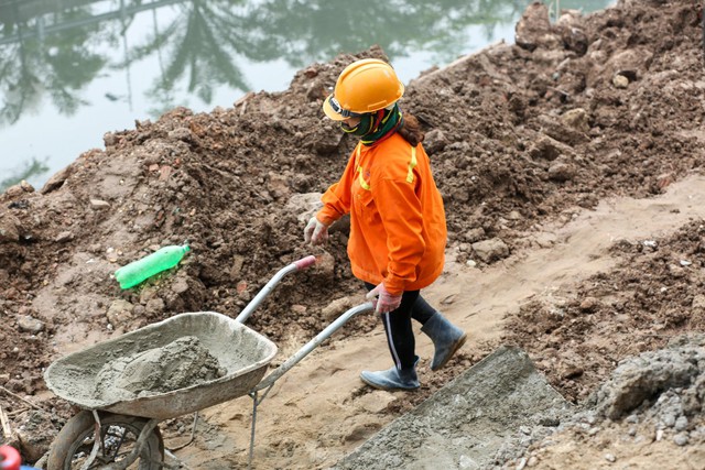  Hệ thống cống ngầm gom nước thải giải cứu sông Tô Lịch được lắp đặt ra sao?  - Ảnh 7.