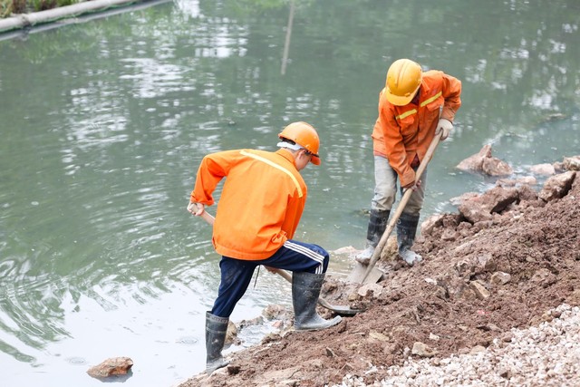  Hệ thống cống ngầm gom nước thải giải cứu sông Tô Lịch được lắp đặt ra sao?  - Ảnh 9.