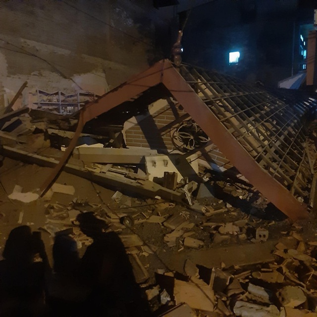  Cận cảnh căn nhà 3 tầng đổ sập trong đêm ở Lào Cai - Ảnh 3.