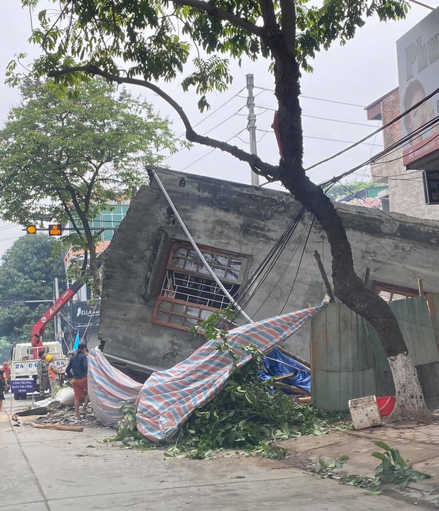  Cận cảnh căn nhà 3 tầng đổ sập trong đêm ở Lào Cai - Ảnh 7.
