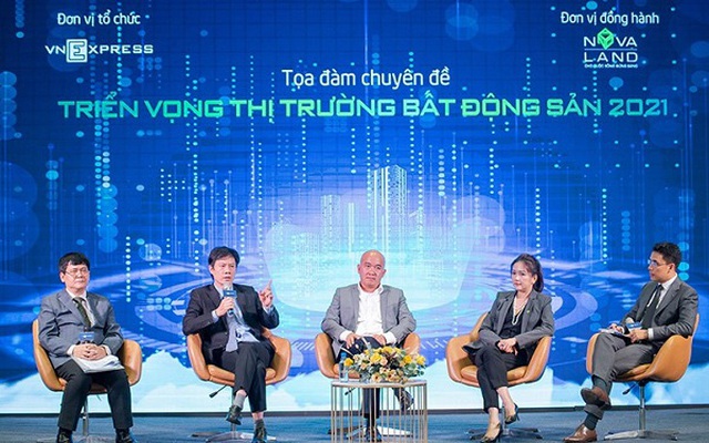 Các chuyên gia thảo luận tại Tọa đàm "Triển vọng thị trường bất động sản 2021"