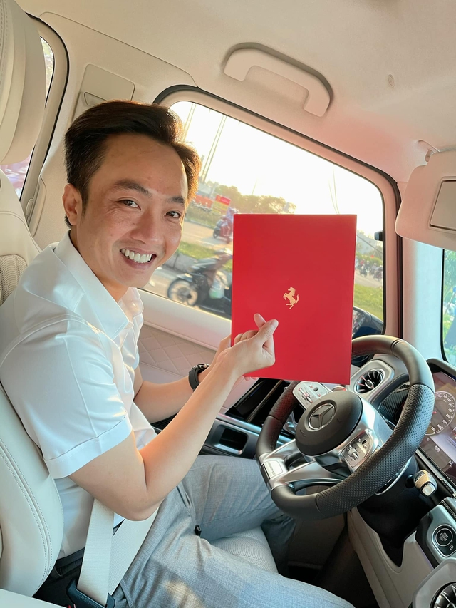 Mới mua 2 xe cách đây không lâu, doanh nhân Nguyễn Quốc Cường lại rước thêm Ferrari SF90 Stradale chính hãng về Việt Nam với màu ngoại thất khác biệt - Ảnh 1. Mới mua 2 xe cách đây không lâu, doanh nhân Nguyễn Quốc Cường lại rước thêm Ferrari SF90 Stradale chính hãng về Việt Nam với màu ngoại thất khác biệt - Ảnh 1.
