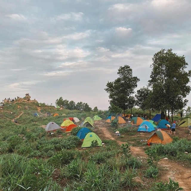 Nếu muốn thử Camping mà chưa biết chọn nơi nào để cắm lều thì đây là những địa điểm vừa hot lại đẹp từ Nam ra Bắc phải thử đến 1 lần - Ảnh 37.