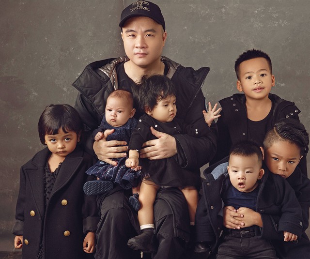 Cuộc đời lạ lùng của NTK Đỗ Mạnh Cường: Từng nghĩ thời trang là phù phiếm, sẵn sàng chắt bóp chi tiêu để vung tiền cho 8 người con nuôi - Ảnh 4.