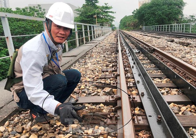Hệ thống đường sắt quốc gia đi qua Hà Nội xuống cấp thê thảm - Ảnh 3.