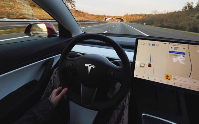 Một xe vừa gặp tai nạn khiến 2 người chết, Elon Musk vẫn tuyên bố xanh rờn: "Tesla an toàn gấp 10 lần xe thông thường"
