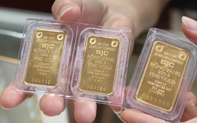 Giá vàng tăng vọt, vượt 56 triệu đồng/lượng
